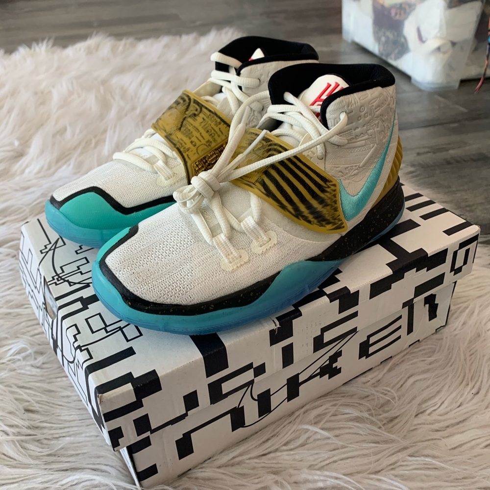 4Y size kids Nike sneakers